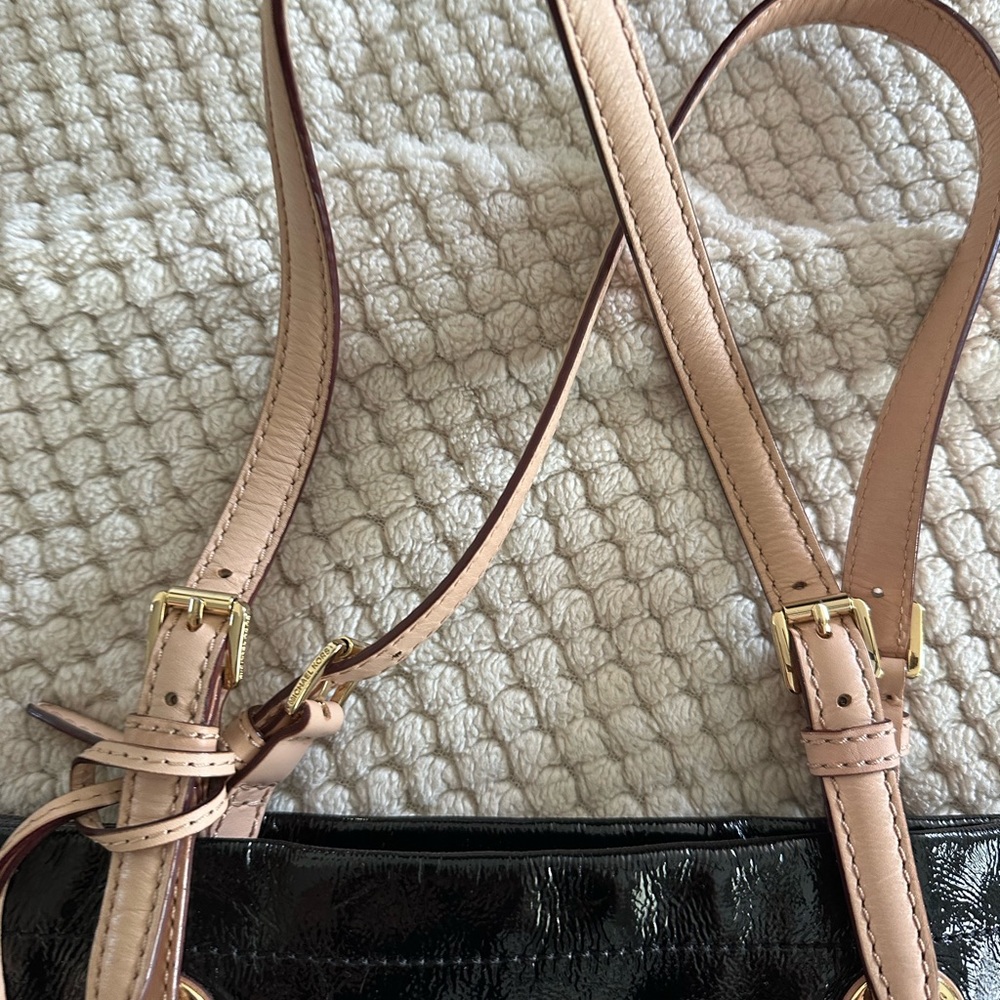 Michael Kors Black Patent Leather Tote Bag Purse With Gold Hardware - Picture 3 of 6